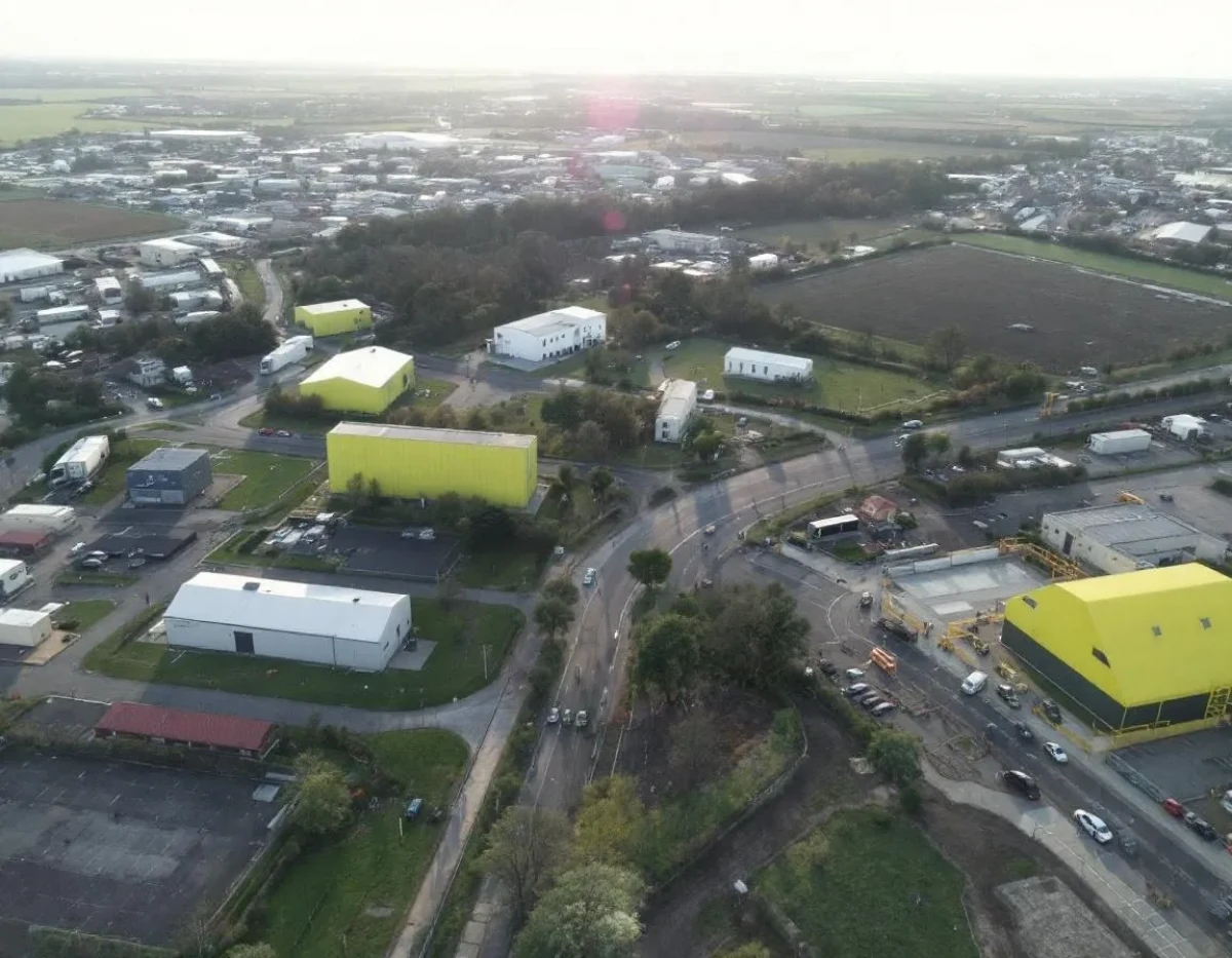 Les Impacts des Chantiers de Construction sur le Voisinage : Cadre Juridique et Solutions Pratiques